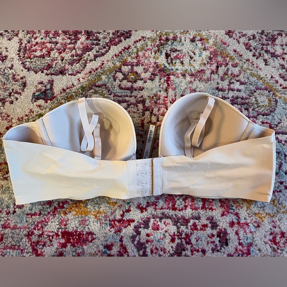 Skims Plunge Bra - Picture 2 of 4